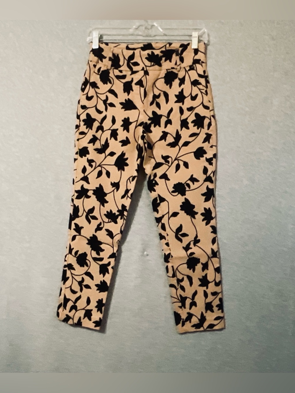 Jules & Leopold women's  Floral Print Beige and Black capris Sz SP